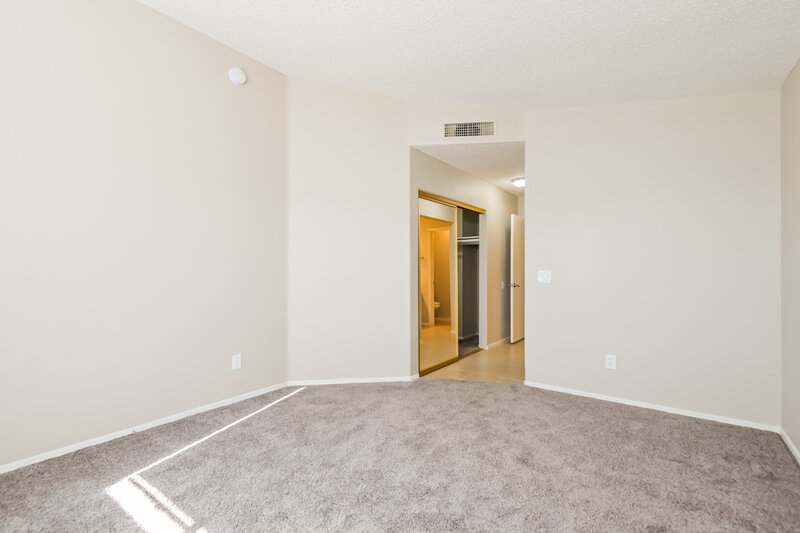 1,750/Mo, 1809 W Rue De La Montagne Tucson, AZ 85746 Main Bedroom View 2