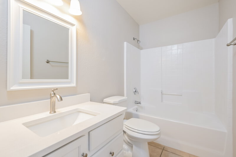 1,750/Mo, 1809 W Rue De La Montagne Tucson, AZ 85746 Bathroom View