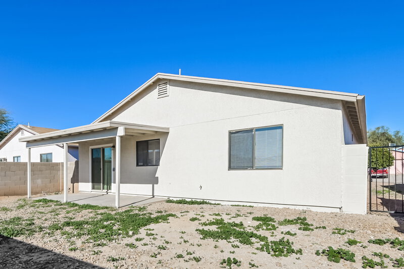 1,750/Mo, 1809 W Rue De La Montagne Tucson, AZ 85746 Rear View