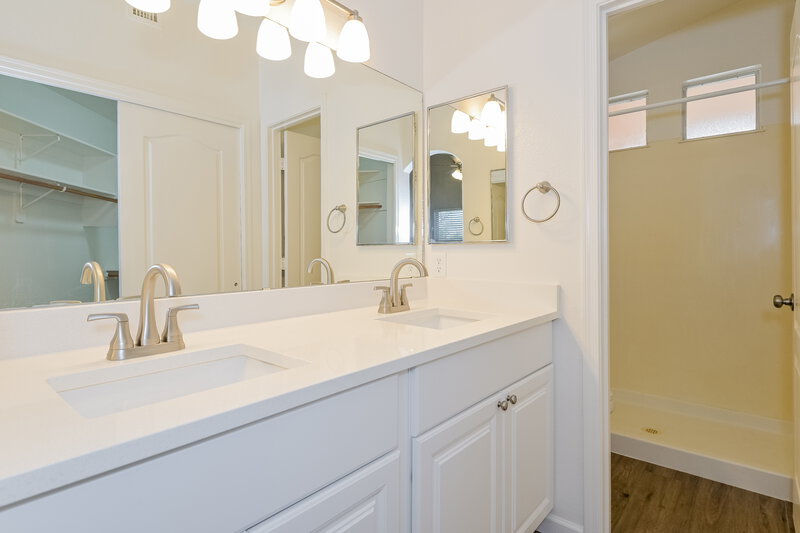 2,580/Mo, 9511 E Placita Elemental Tucson, AZ 85747 Main Bathroom View