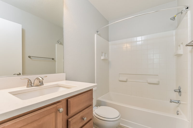 1,810/Mo, 1123 W Calle del Libro Dorado Sahuarita, AZ 85629 Main Bathroom View