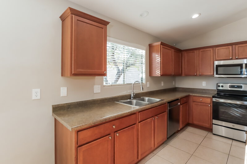 1,690/Mo, 8301 W Melanitta Dr Tucson, AZ 85757 Kitchen View 2