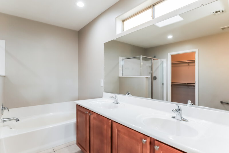 1,690/Mo, 8301 W Melanitta Dr Tucson, AZ 85757 Main Bathroom View
