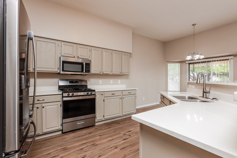 2,015/Mo, 1534 W Churchill Place Tucson, AZ 85746 Kitchen View