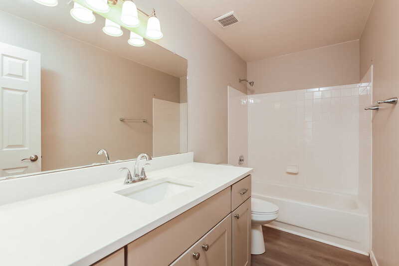 2,015/Mo, 1534 W Churchill Place Tucson, AZ 85746 Bathroom View