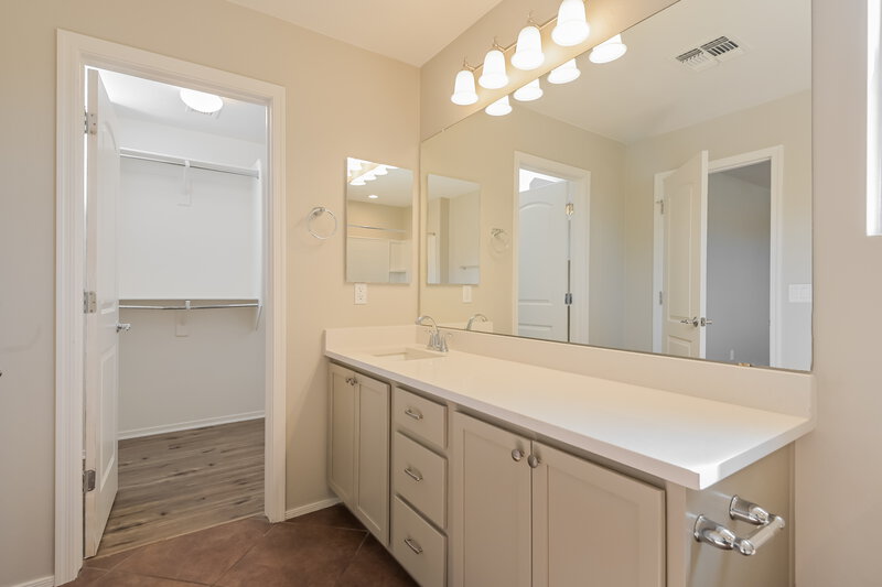 2,480/Mo, 14289 S Camino El Galan Sahuarita, AZ 85629 Main Bathroom View 2