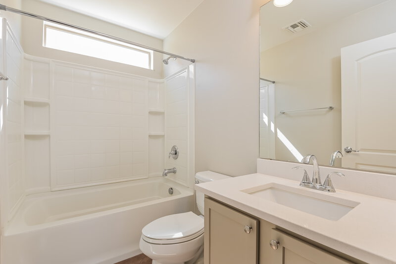 2,480/Mo, 14289 S Camino El Galan Sahuarita, AZ 85629 Bathroom View 2
