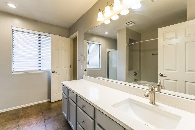 1,755/Mo, 7103 S Providence Dr Tucson, AZ 85757 Main Bathroom View