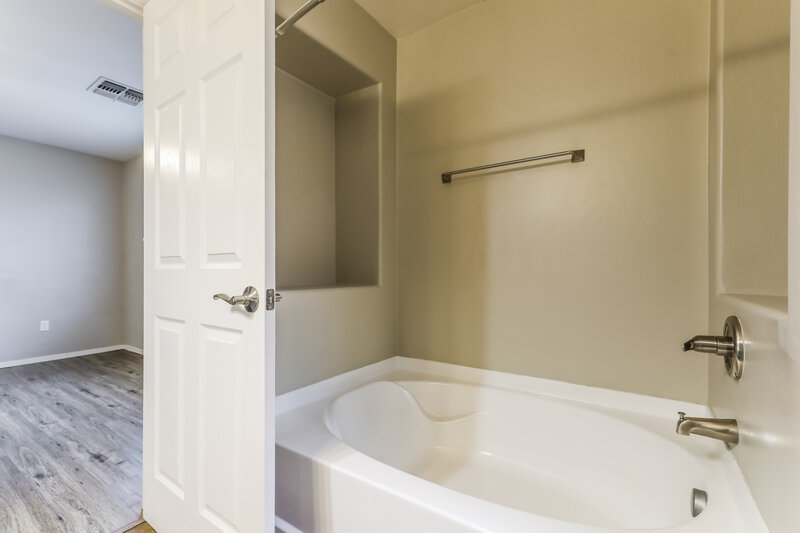 1,755/Mo, 7103 S Providence Dr Tucson, AZ 85757 Main Bathroom View 2