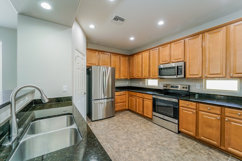1,800/Mo, 7551 S Dark Sands Dr Tucson, AZ 85757 Kitchen View