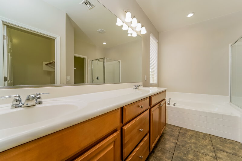 1,800/Mo, 7551 S Dark Sands Dr Tucson, AZ 85757 Main Bathroom View