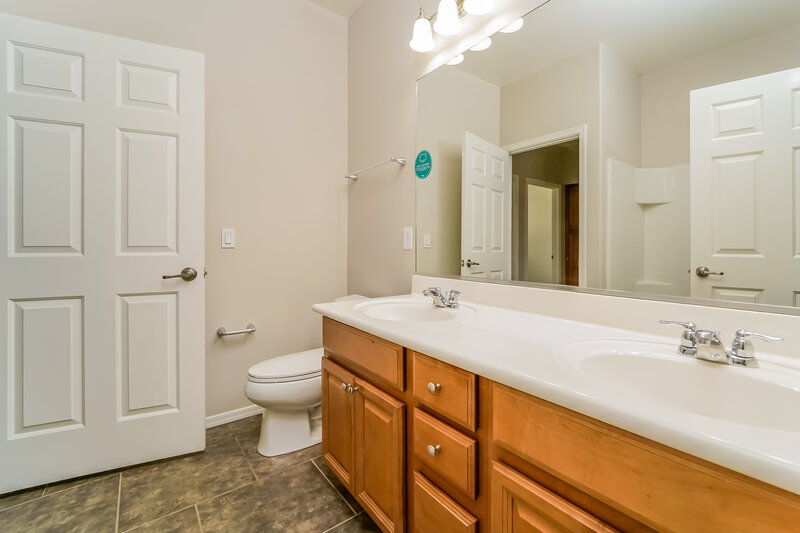 1,800/Mo, 7551 S Dark Sands Dr Tucson, AZ 85757 Bathroom View