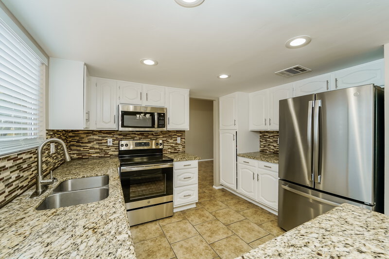 1,985/Mo, 4361 W Bunk House Rd Tucson, AZ 85741 Kitchen View 2