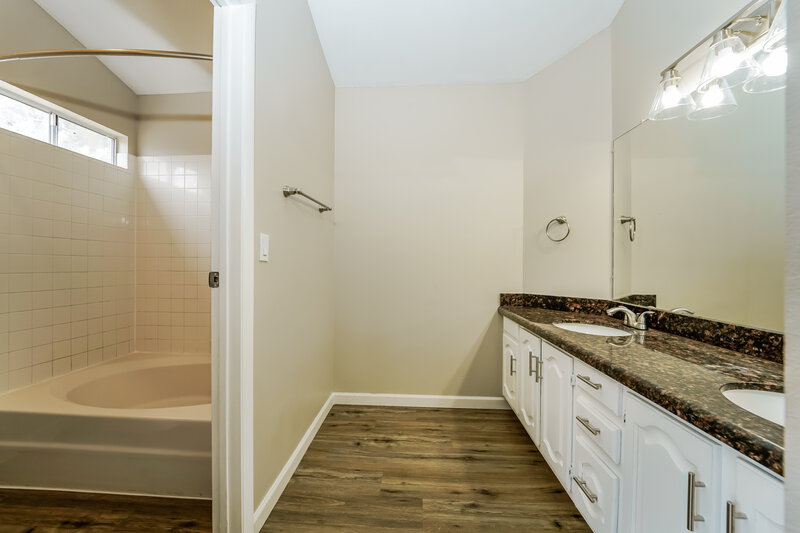 1,985/Mo, 4361 W Bunk House Rd Tucson, AZ 85741 Main Bathroom View