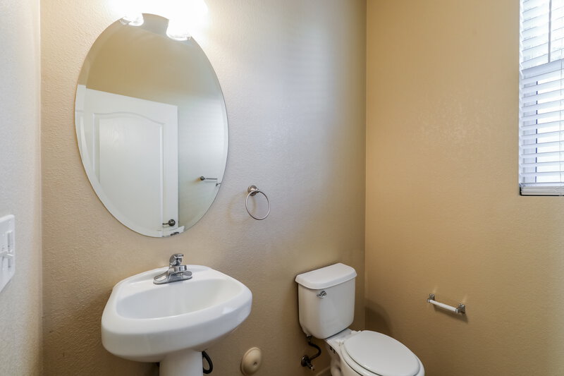 1,735/Mo, 1316 S Flaxseed Dr Tucson, AZ 85713 Bathroom View 3
