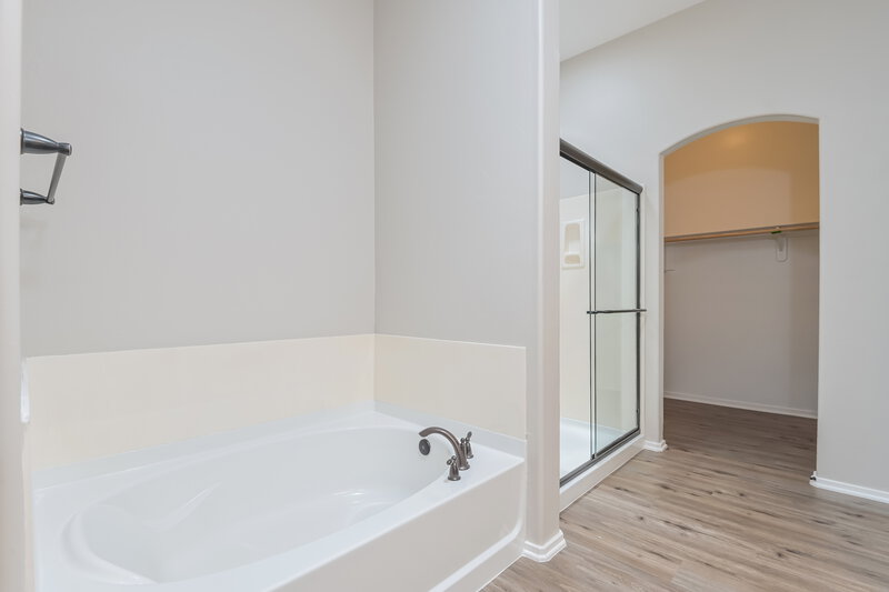 2,065/Mo, 8733 E Perry Park Cir Tucson, AZ 85730 Main Bathroom View