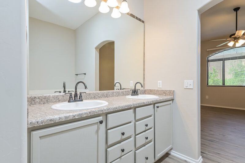 2,065/Mo, 8733 E Perry Park Cir Tucson, AZ 85730 Bathroom View