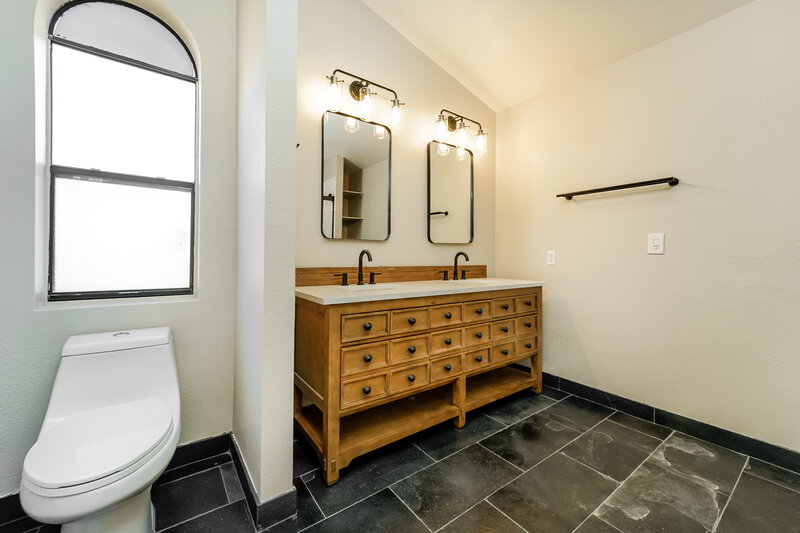 3,080/Mo, 8892 N Lessing Ct Tucson, AZ 85742 Main Bathroom View