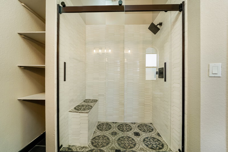3,080/Mo, 8892 N Lessing Ct Tucson, AZ 85742 Main Bathroom View 2