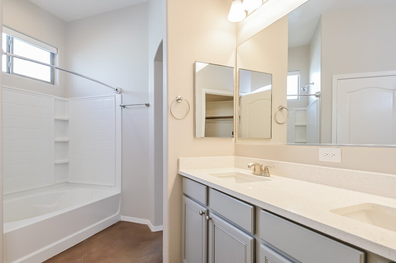 2,075/Mo, 7938 W Hawk Eagle Ct Tucson, AZ 85757 Main Bathroom View 2