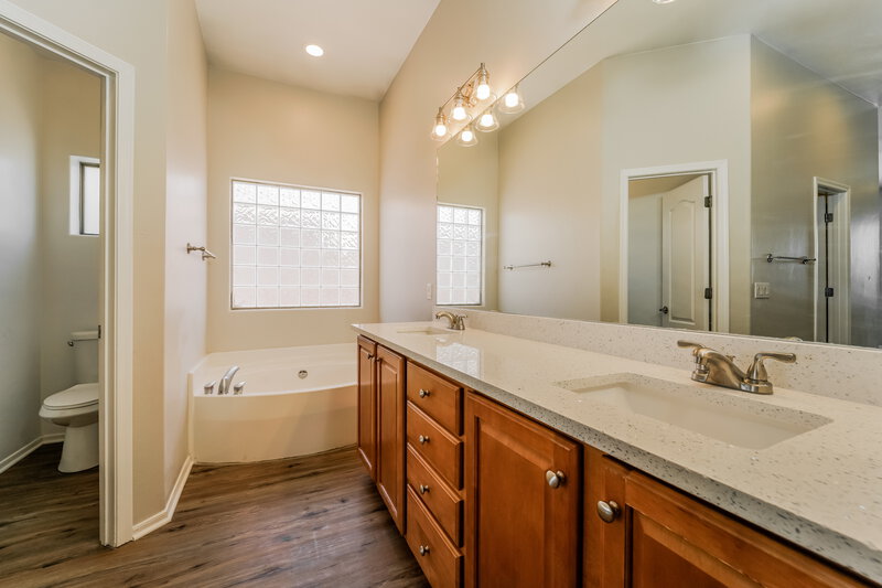 3,480/Mo, 5115 W Wild Burro Spring Dr Marana, AZ 85658 Main Bathroom View 2