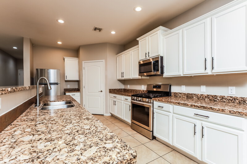 2,260/Mo, 8237 W Kittiwake Ln Tucson, AZ 85757 Kitchen View