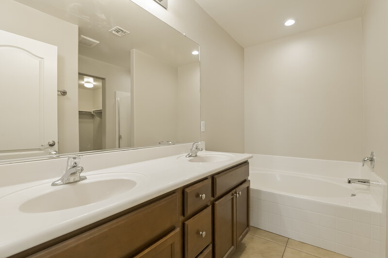 2,685/Mo, 8237 W Kittiwake Ln Tucson, AZ 85757 Main Bathroom View 2