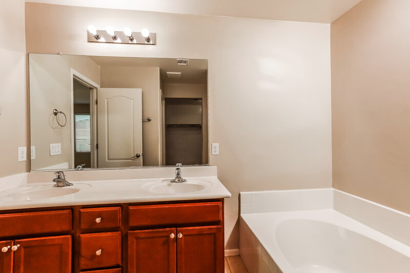 2,260/Mo, 8237 W Kittiwake Ln Tucson, AZ 85757 Main Bathroom View 2