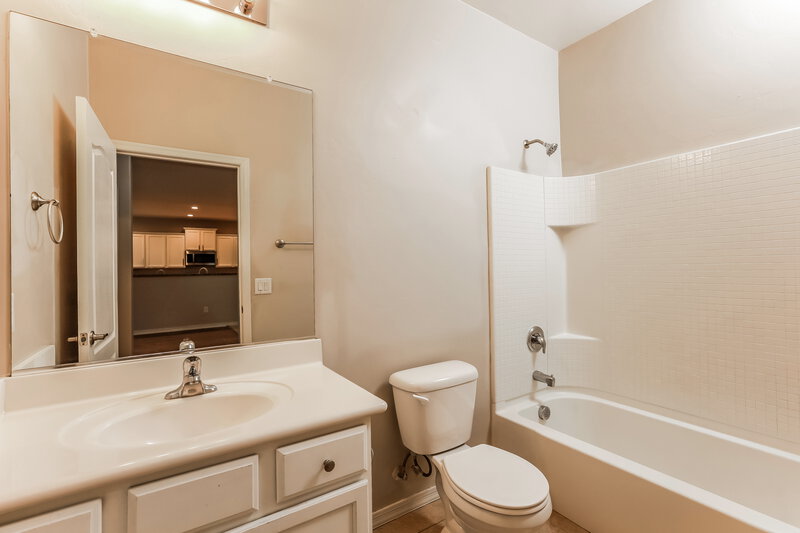 2,260/Mo, 8237 W Kittiwake Ln Tucson, AZ 85757 Bathroom View