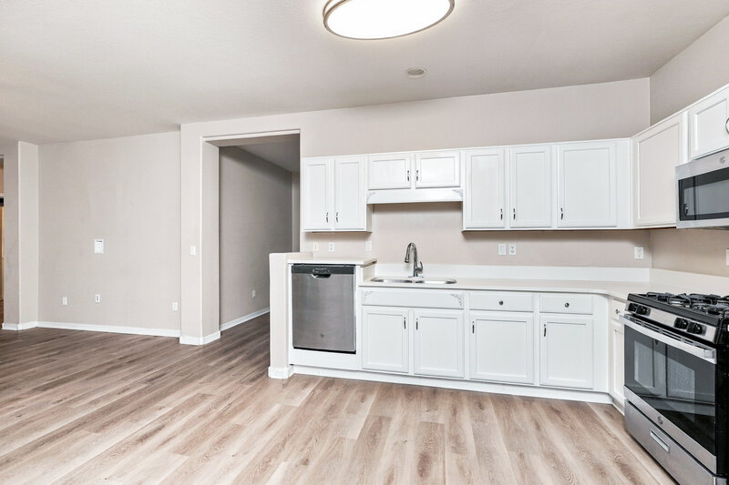 2,560/Mo, 192 W Calle Cascara Sahuarita, AZ 85629 Kitchen View 2