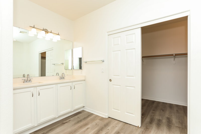2,850/Mo, 192 W Calle Cascara Sahuarita, AZ 85629 Main Bathroom View