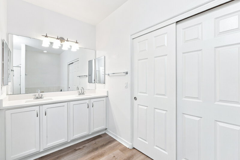 2,560/Mo, 192 W Calle Cascara Sahuarita, AZ 85629 Primary Bathroom View