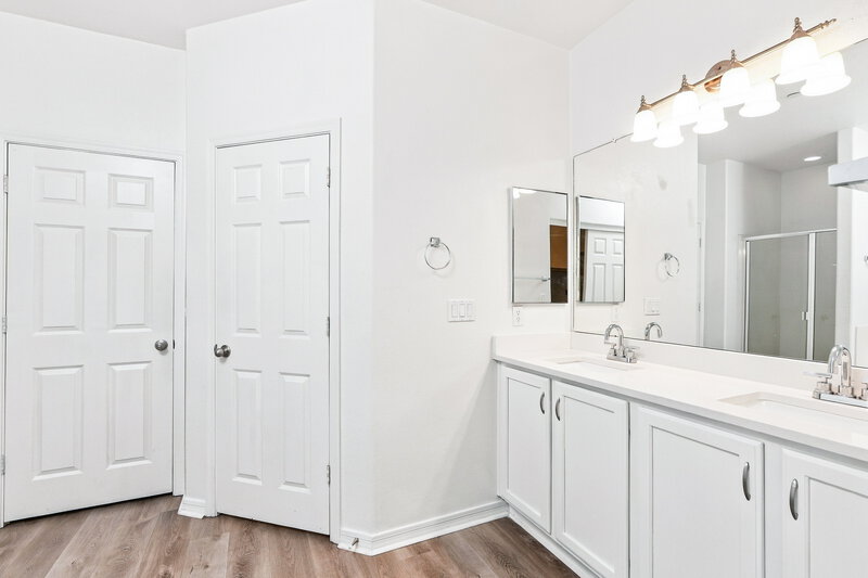 2,560/Mo, 192 W Calle Cascara Sahuarita, AZ 85629 Primary Bathroom View 2