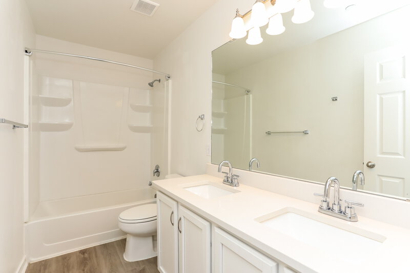 2,850/Mo, 192 W Calle Cascara Sahuarita, AZ 85629 Bathroom View