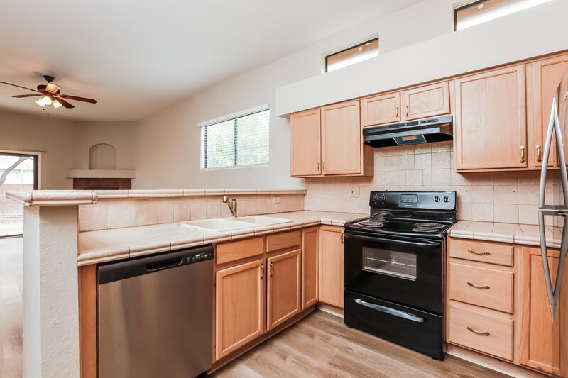 1,925/Mo, 9997 E Paseo San Ardo Tucson, AZ 85747 Kitchen View