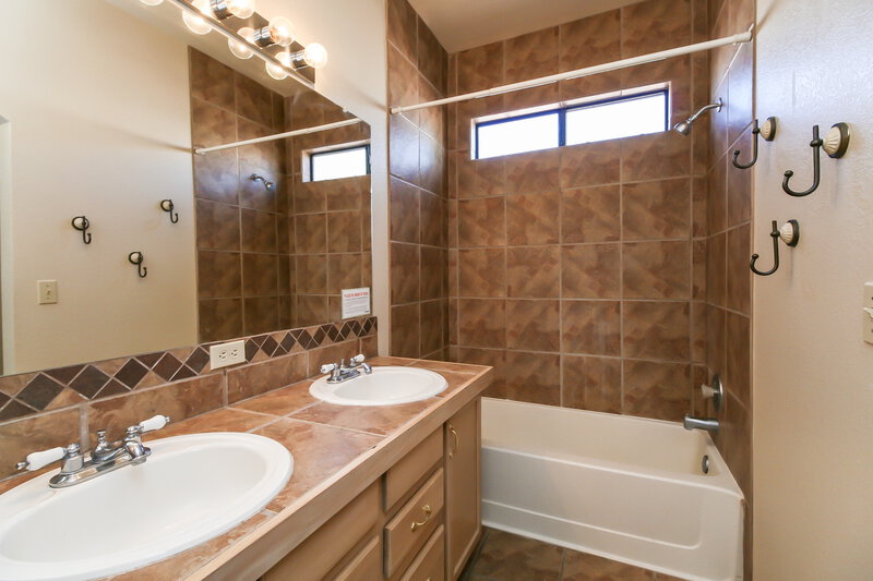 1,985/Mo, 9997 E Paseo San Ardo Tucson, AZ 85747 Master Bathroom View