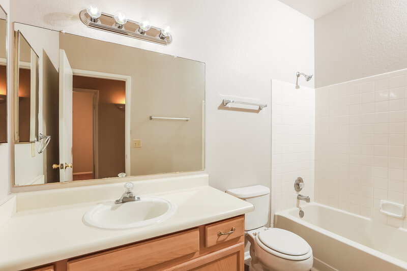 1,925/Mo, 9997 E Paseo San Ardo Tucson, AZ 85747 Bathroom View
