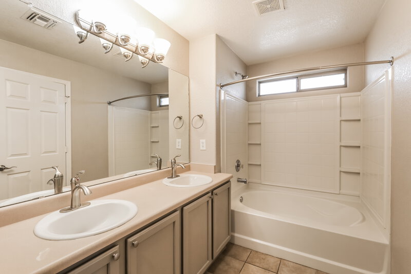 1,980/Mo, 10392 E Rose Hill St Tucson, AZ 85747 Main Bathroom View