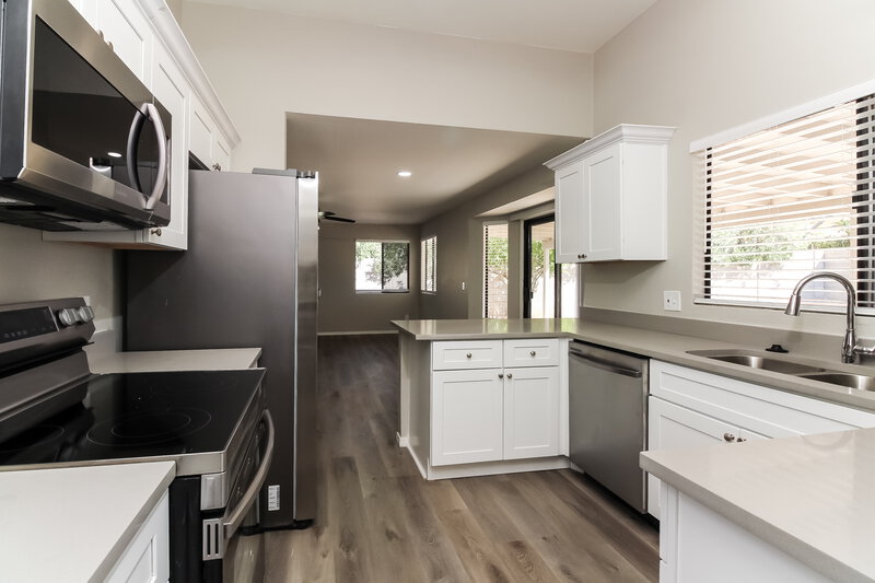 0/Mo, 5910 N Edenbrook Ln Tucson, AZ 85741 Kitchen View