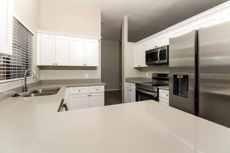 0/Mo, 5910 N Edenbrook Ln Tucson, AZ 85741 Kitchen View 3