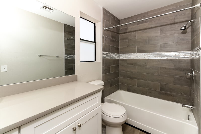 0/Mo, 5910 N Edenbrook Ln Tucson, AZ 85741 Bathroom View