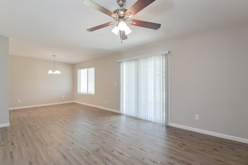 2,015/Mo, 7641 E 27th St Tucson, AZ 85710 Living Room View