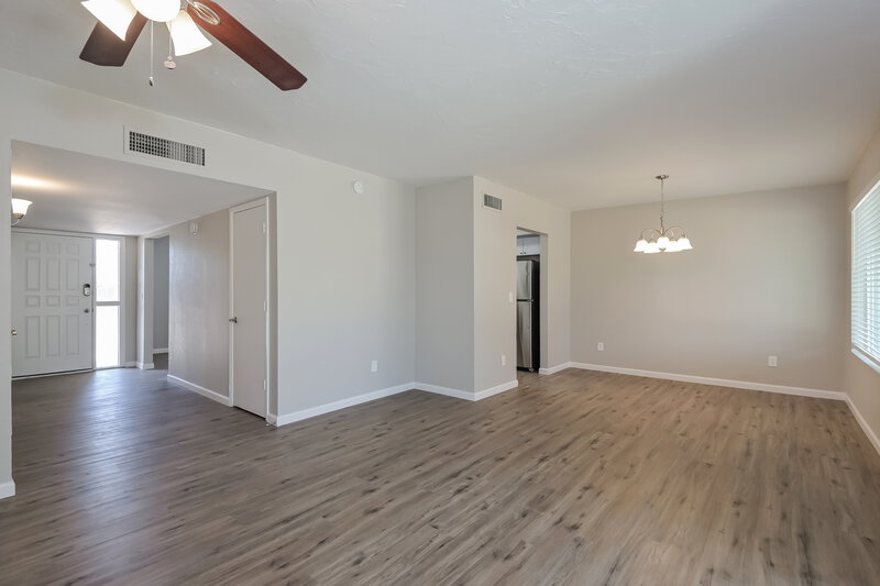 2,015/Mo, 7641 E 27th St Tucson, AZ 85710 Living Room View 2