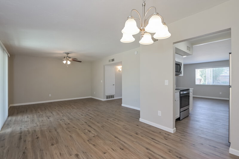 2,015/Mo, 7641 E 27th St Tucson, AZ 85710 Dining Room View