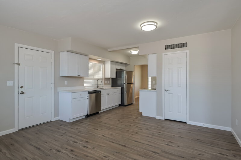 2,015/Mo, 7641 E 27th St Tucson, AZ 85710 Kitchen View