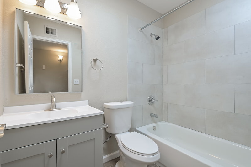 2,015/Mo, 7641 E 27th St Tucson, AZ 85710 Main Bathroom View