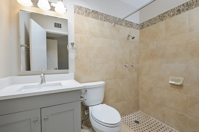 2,015/Mo, 7641 E 27th St Tucson, AZ 85710 Bathroom View