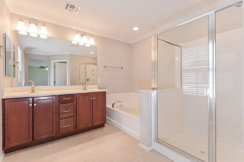 2,250/Mo, 10903 E Midnight Moon Ln # 4 Tucson, AZ 85747 Main Bathroom View
