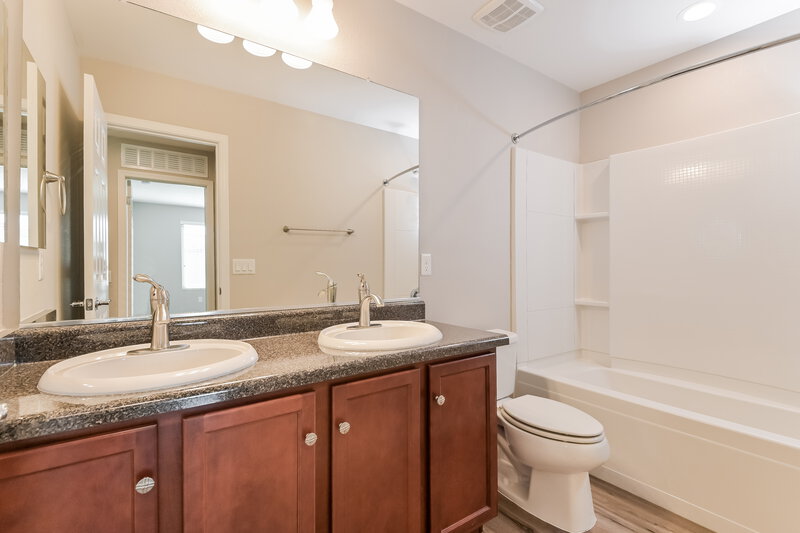 2,250/Mo, 10903 E Midnight Moon Ln # 4 Tucson, AZ 85747 Bathroom View