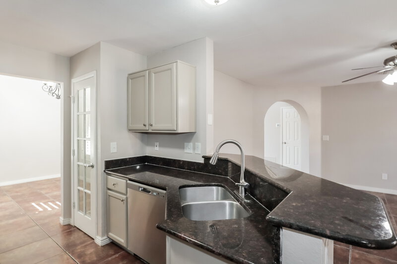 1,995/Mo, 2571 W Blaine Ct Tucson, AZ 85745 Kitchen View 2